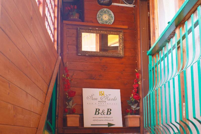 לינה וארוחת בוקר אצ'י קטנה San Nicolo House מראה חיצוני תמונה